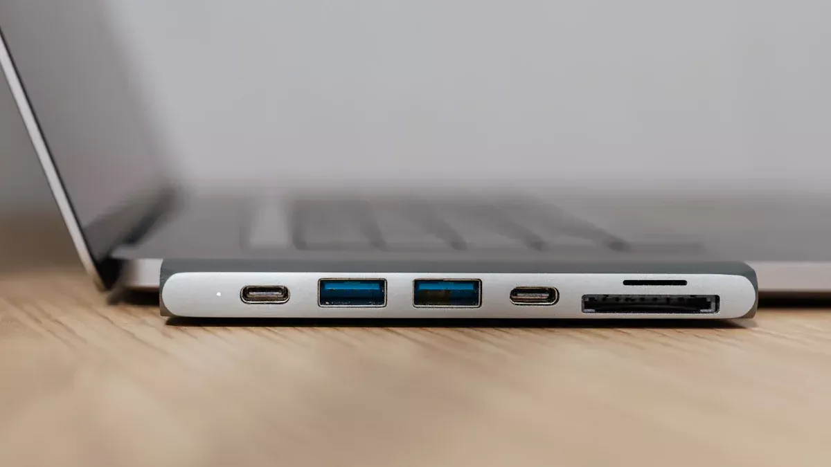 लैपटॉप् तथा टैब्लेट् कृते सर्वोत्तमः ५ मध्ये १ USB 3.1 Type-C Hub Adapters