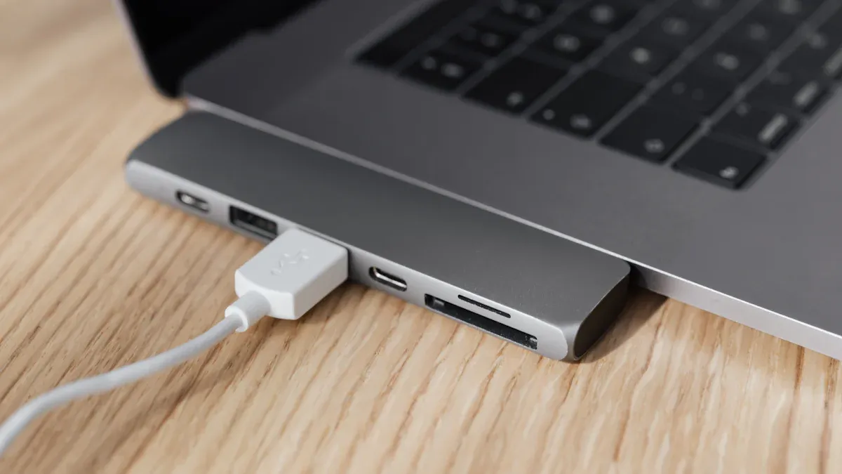 2025년에 알아야 할 맞춤형 USB 어댑터 공급업체 상위 5개